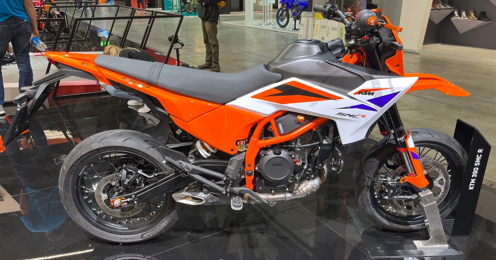 ktm_390_smc_r_9_70aa544edb.jpg